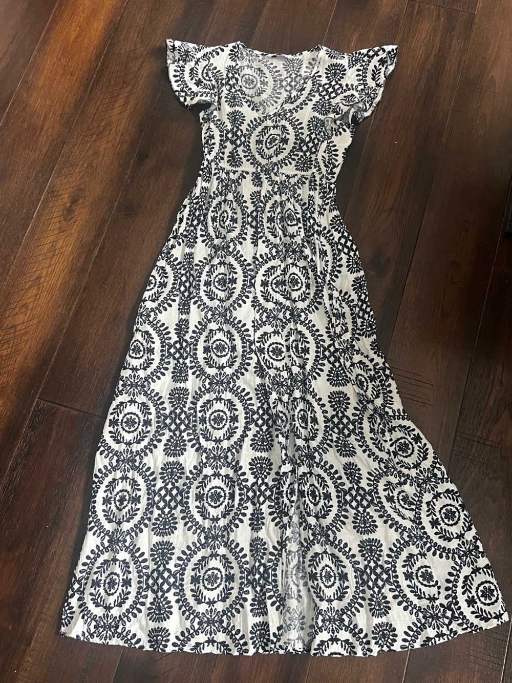 Women's White and Black ornate flutter sleeve Maxi dress